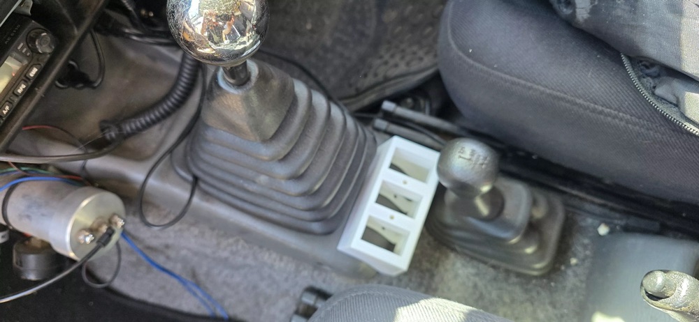 Suzuki Jimny JB43 Anahtar Montaj Plakası (3 Gözlü Switch Mount) görsel 4