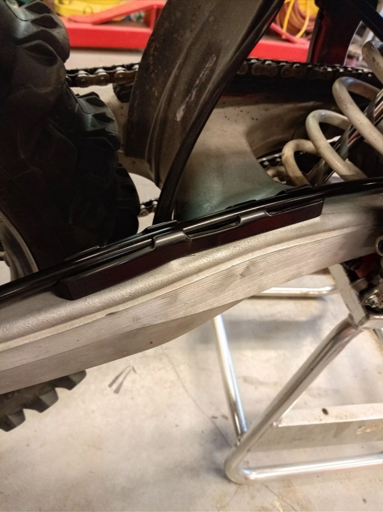 KTM arka fren hortumu kelepçesi görsel 2