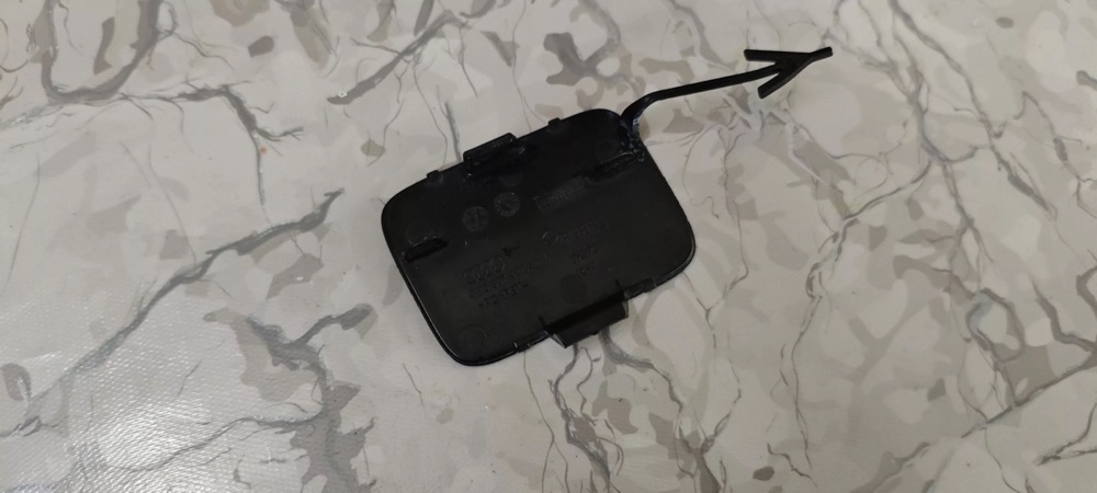 Audi Q7 Arka Tampon Çeki Demiri Kapağı görsel 2