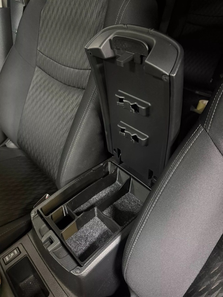 Nissan X-Trail T32 Orta Konsol Düzenleyici Kutusu görsel 2