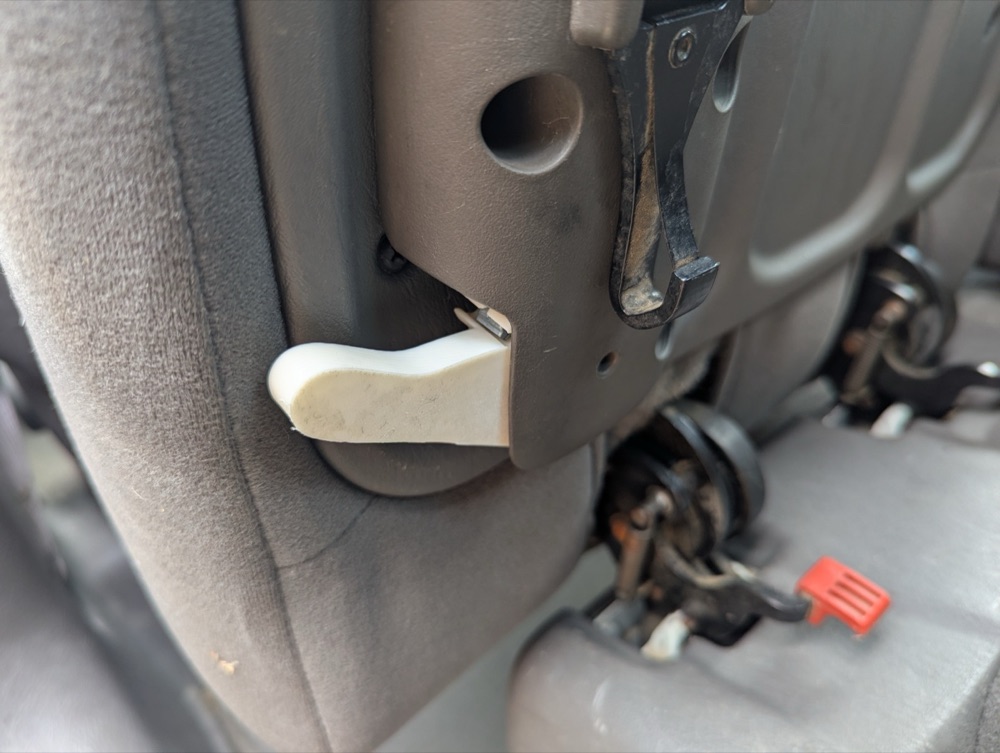 Chrysler PT Cruiser arka koltuk pivot kolu
