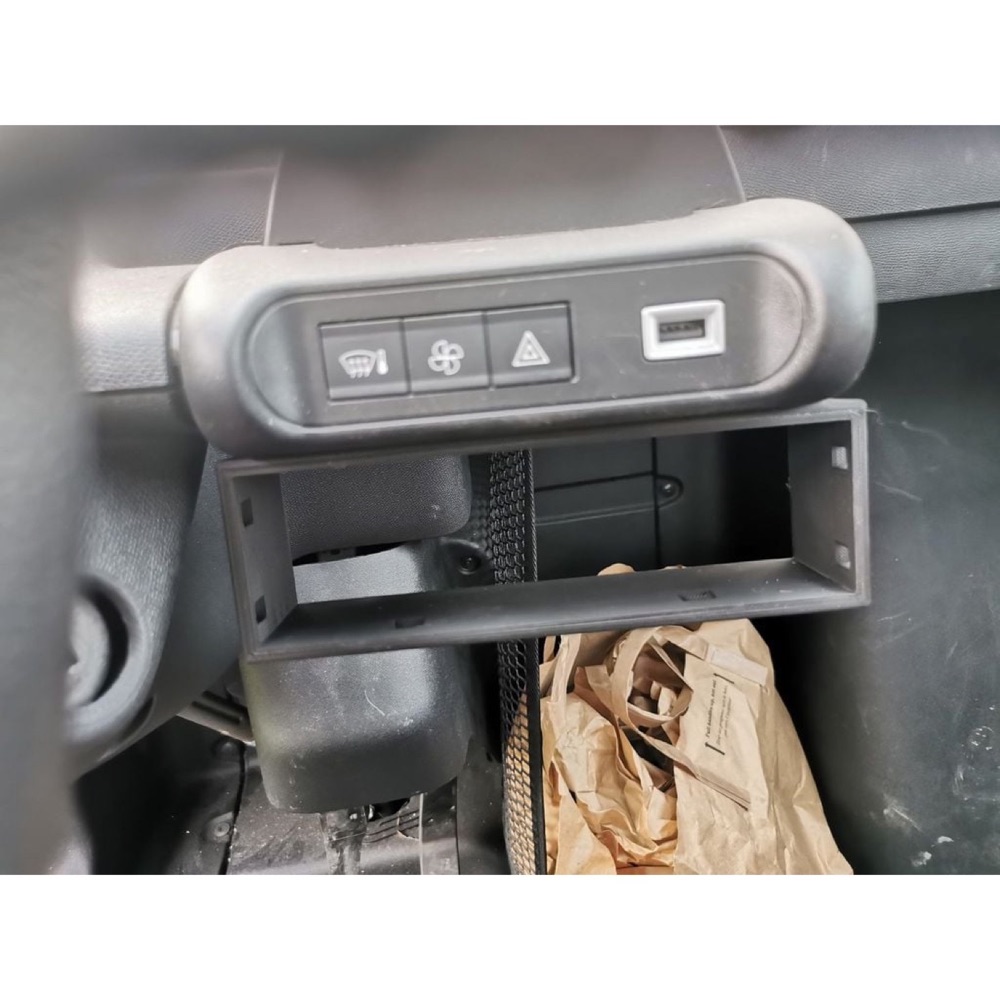 Citroën Ami Oto Radyo Konsol Braketi