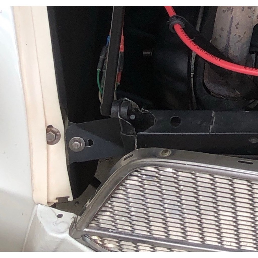 Citroën Dyane Kaput Çıtası Bağlantı Takozu
