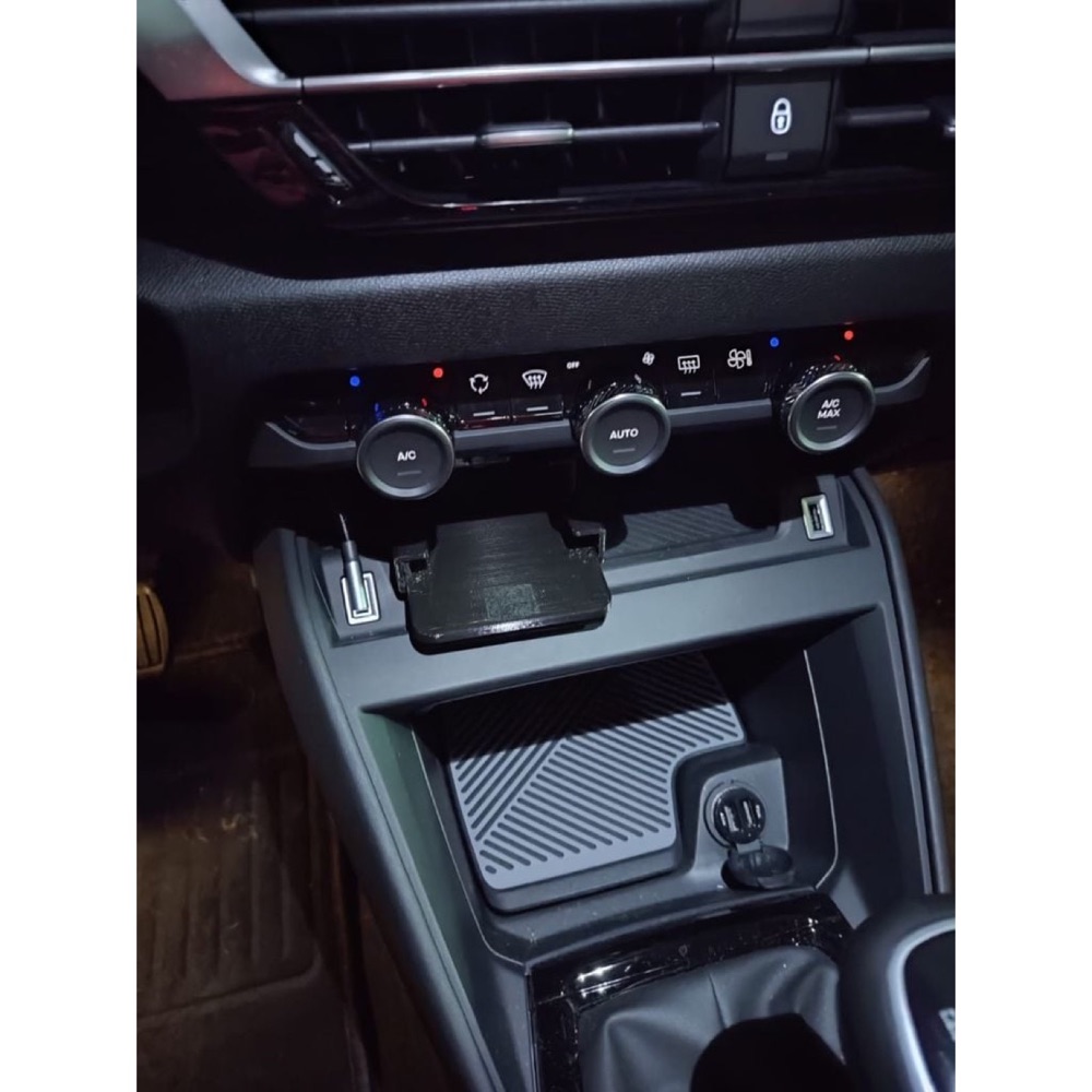 Citroen C4 (2022) Poco F3 Uyumlu USB-C Girişli Telefon Tutucu