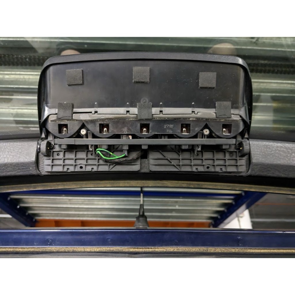 Citroen XM Üçüncü Stop Lambası Tamir Braketi