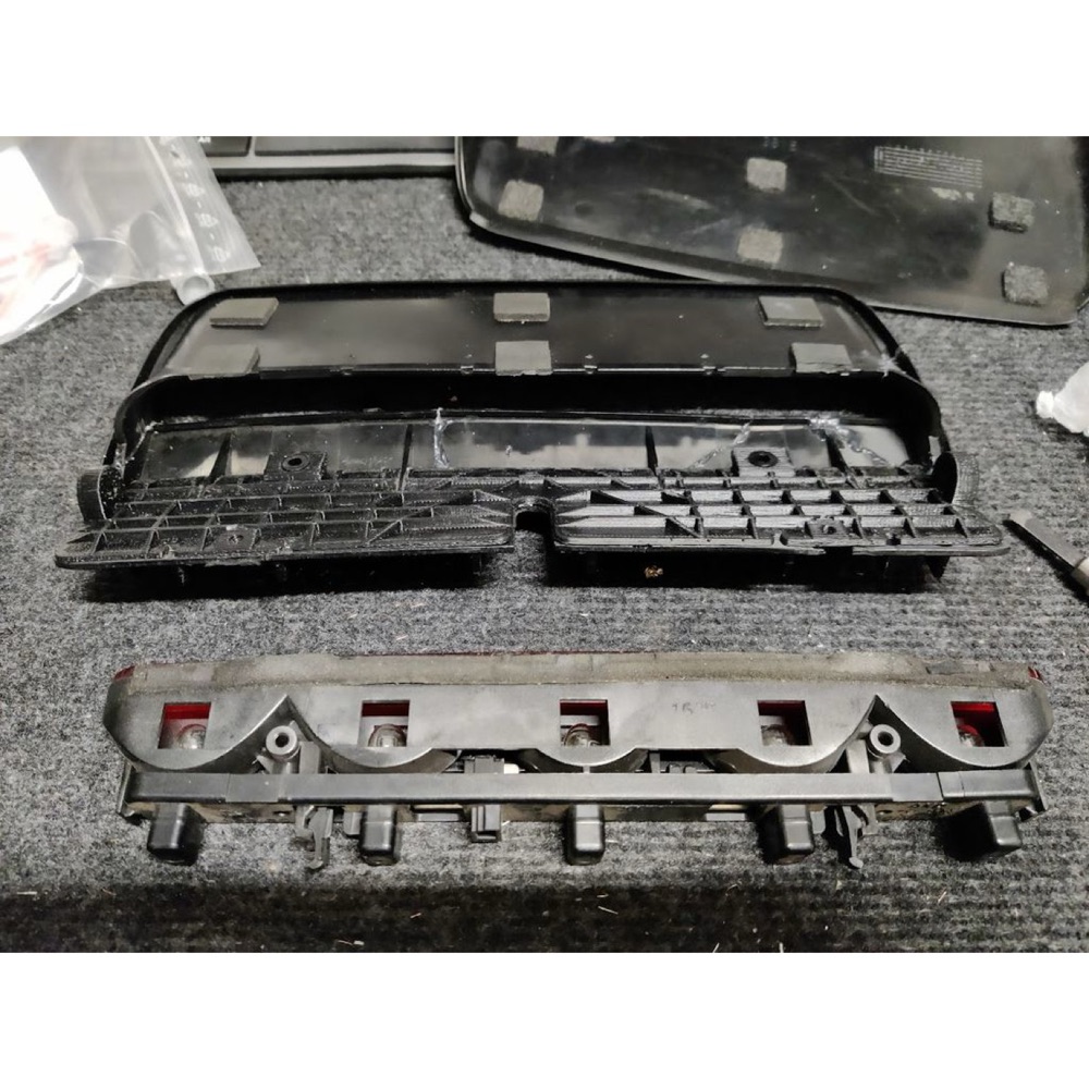 Citroen XM Üçüncü Stop Lambası Tamir Braketi görsel 4