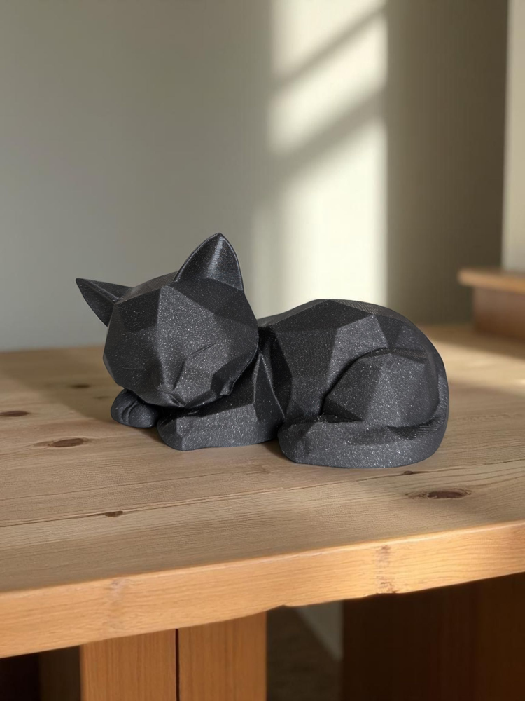 Uyuyan Low Poly Kedi Yavrusu Heykelciği görsel 4