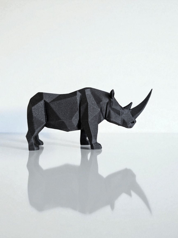 Low Poly Gergedan Heykelciği görsel 4