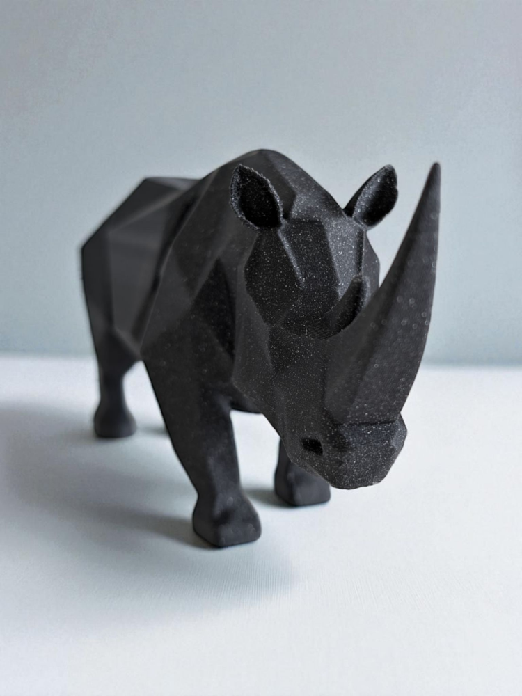 Low Poly Gergedan Heykelciği görsel 5