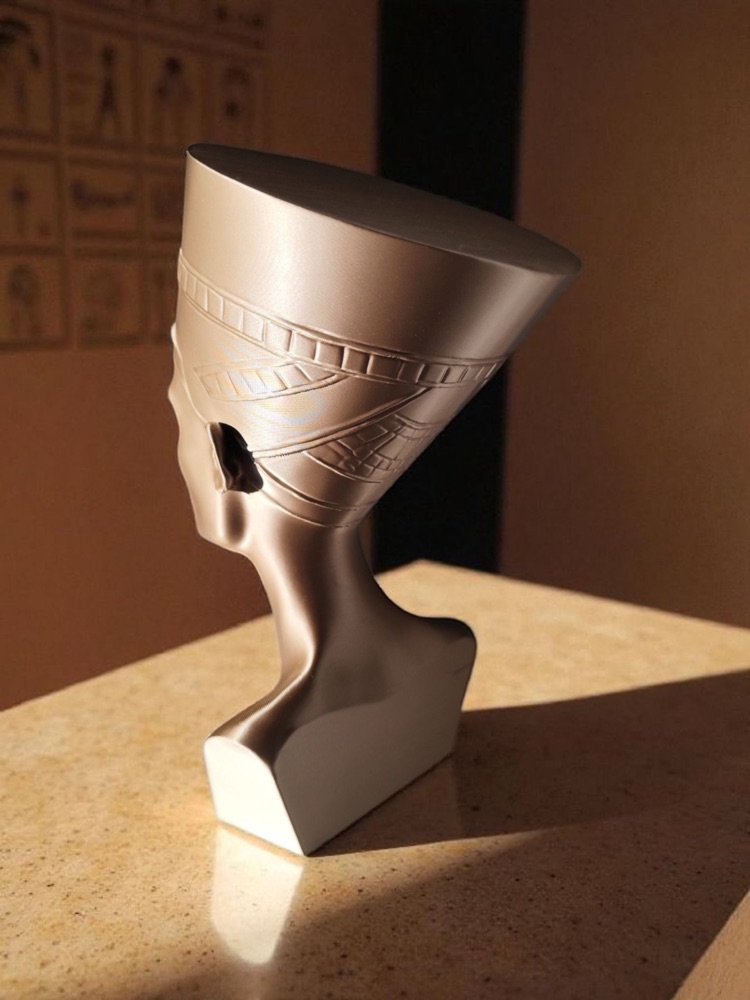 Nefertiti Büstü Heykeli görsel 3
