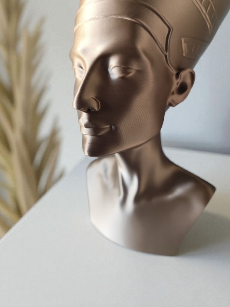 Nefertiti Büstü Heykeli görsel 5