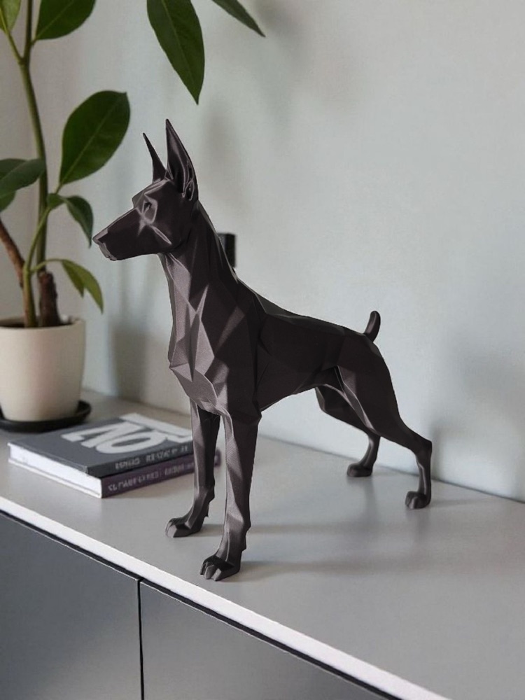Low Poly Nöbetçi Doberman Heykeli