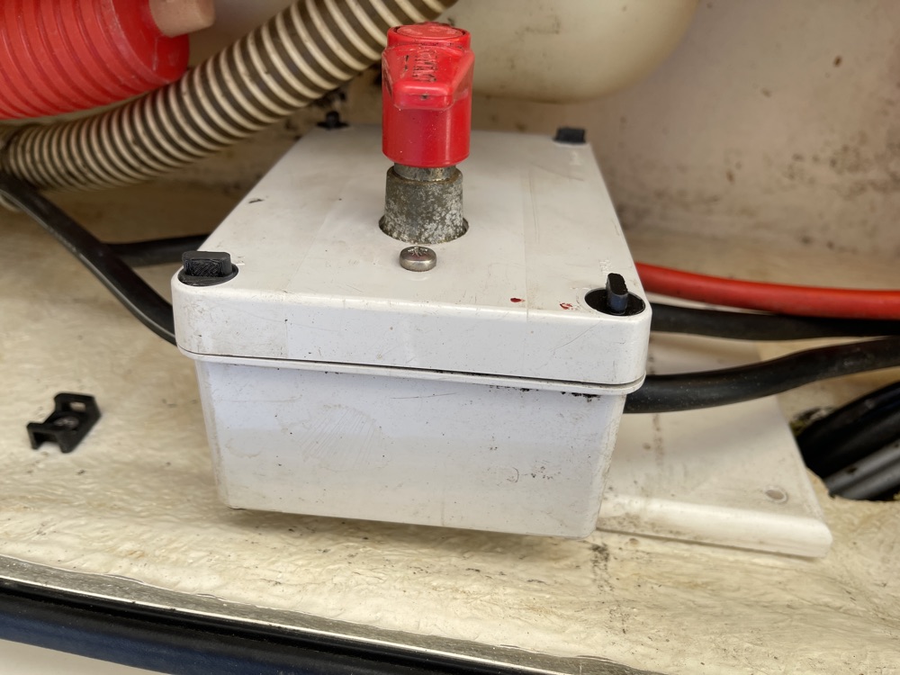 Şalter / Akü Ayırıcı Kutusu Plastik Vidası (Coupe-Circuit) görsel 3