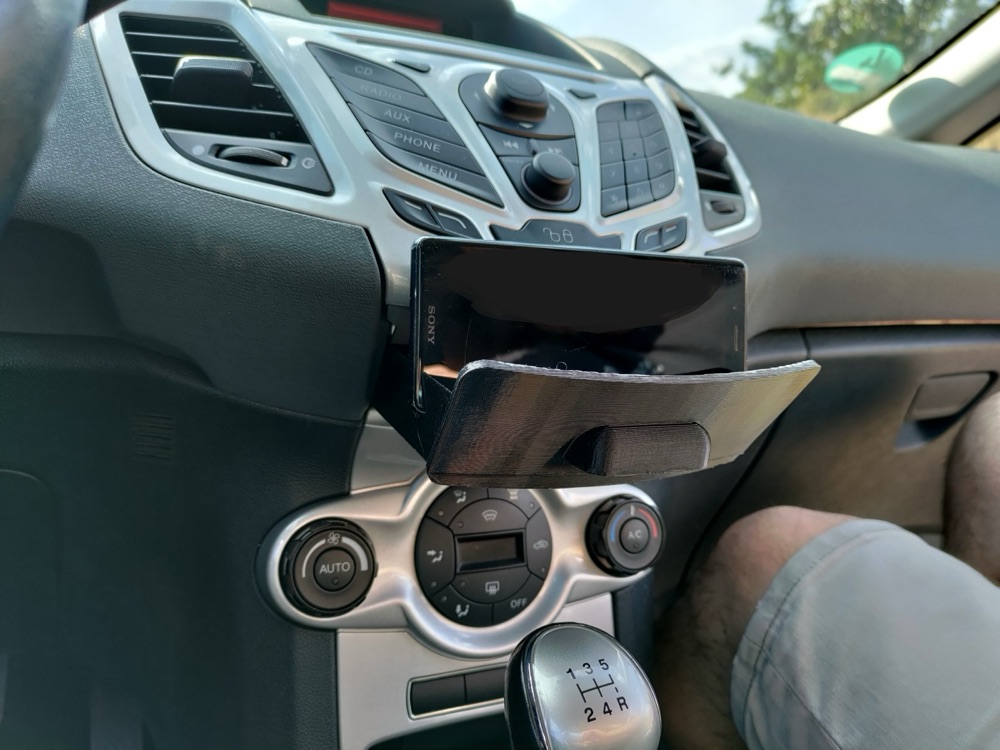 Ford Fiesta Orta Konsol Çekmecesi ve Telefon Tutucu