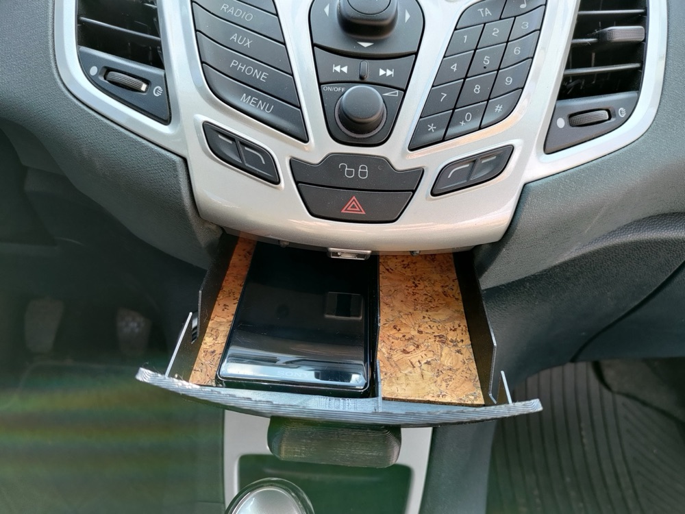 Ford Fiesta Orta Konsol Çekmecesi ve Telefon Tutucu görsel 2