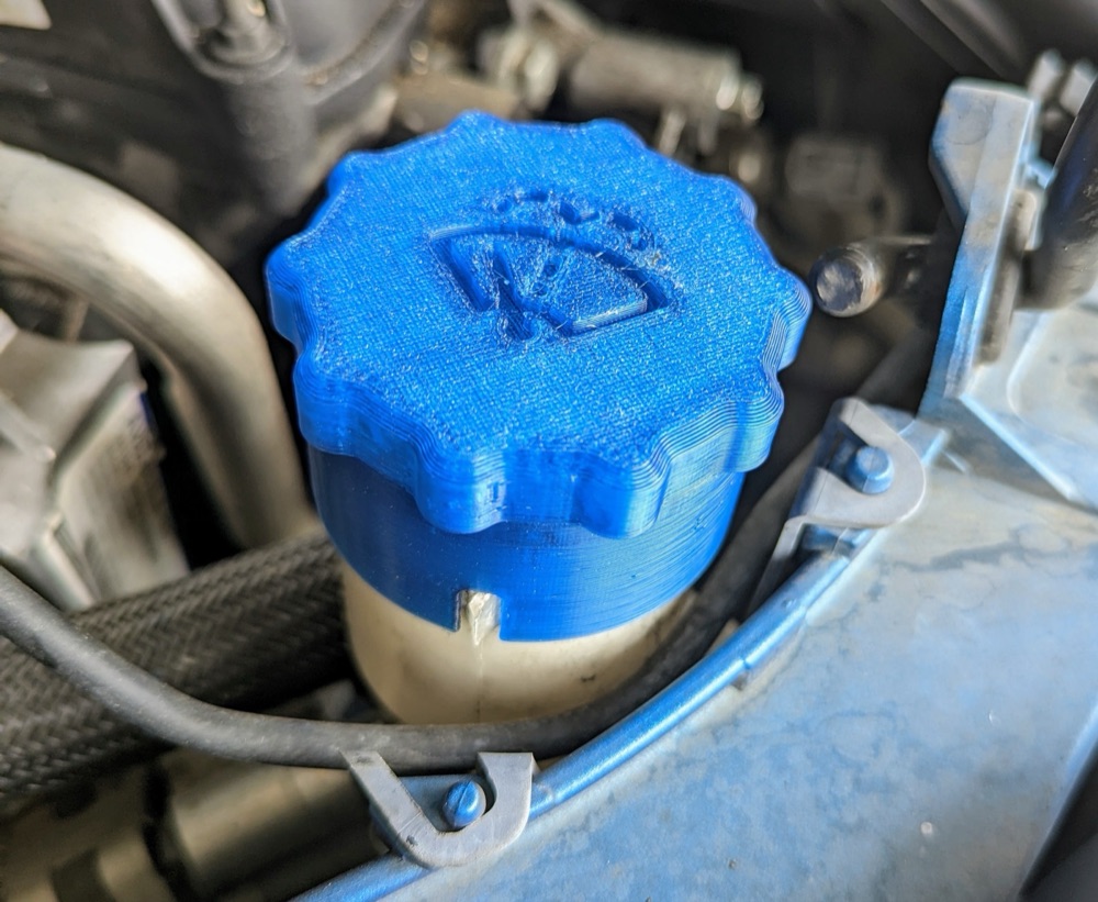 Ford Focus 2012 cam suyu depo kapağı görsel 3