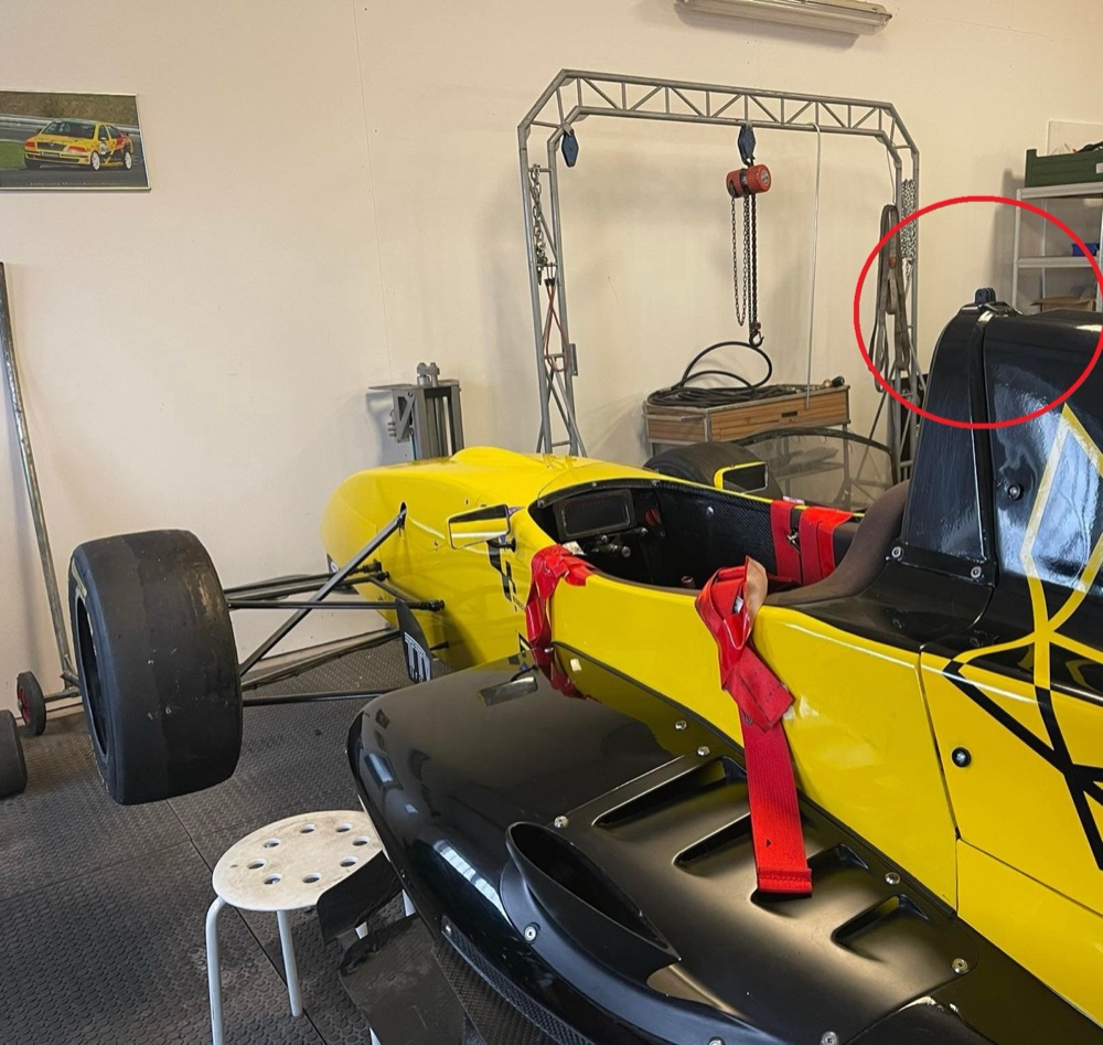 Formula Renault FR2000 cam tutucu