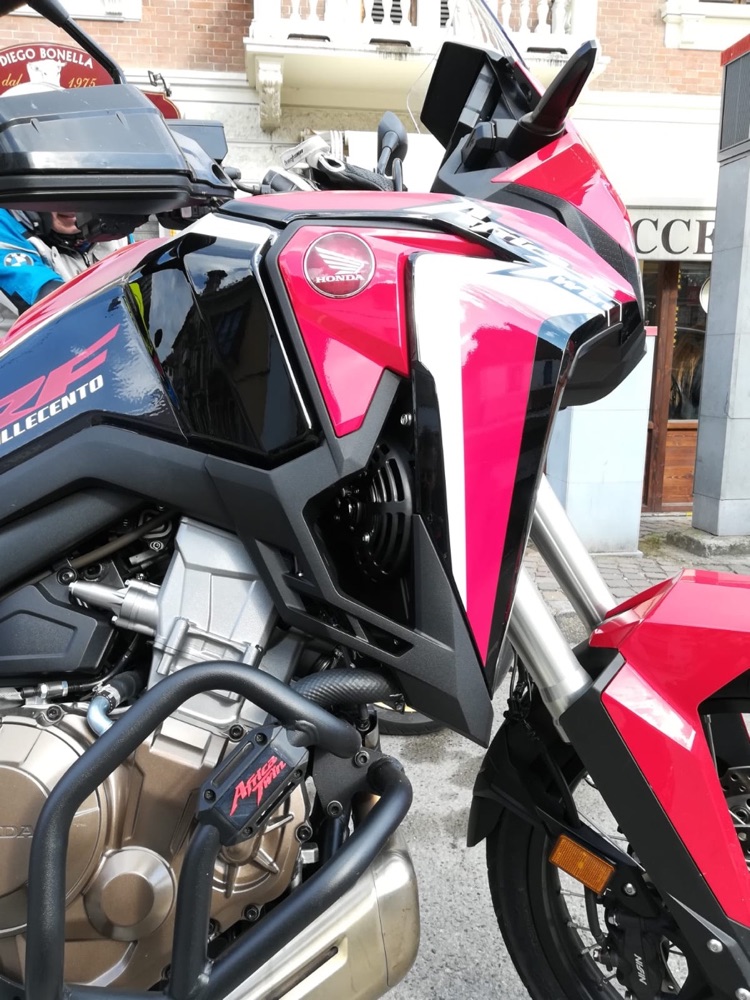 Honda Africa Twin koruma plakası