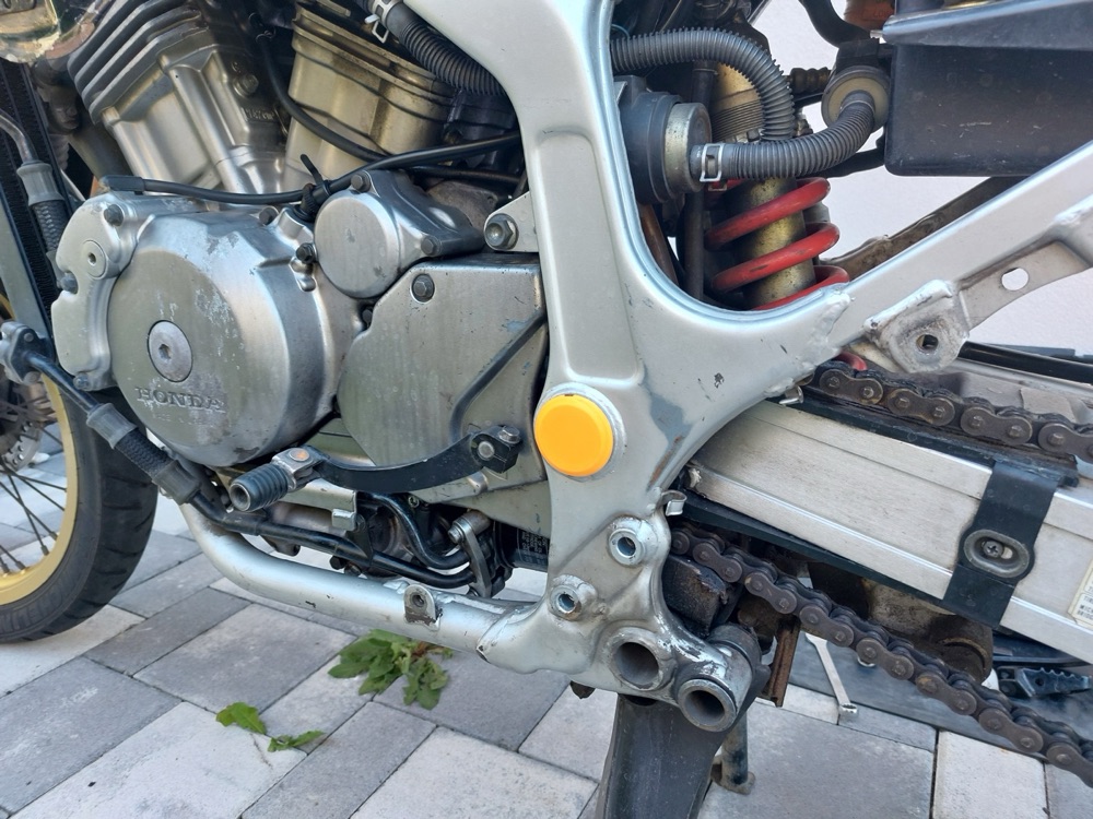 Honda Africa Twin RD04 civata kapak seti