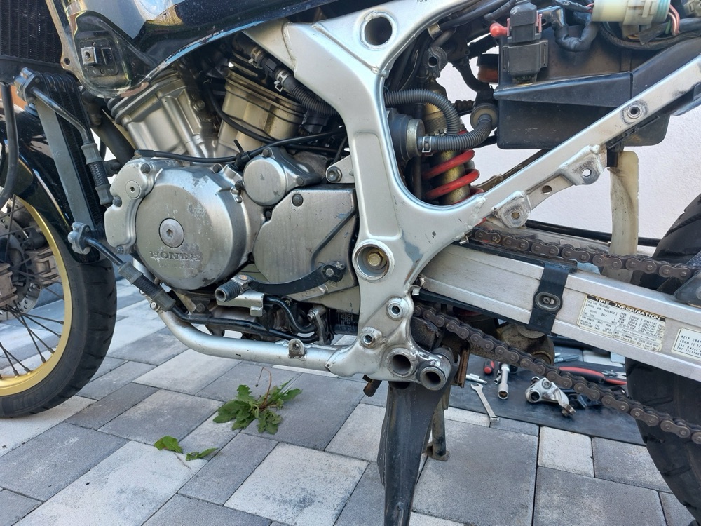 Honda Africa Twin RD04 civata kapak seti görsel 2