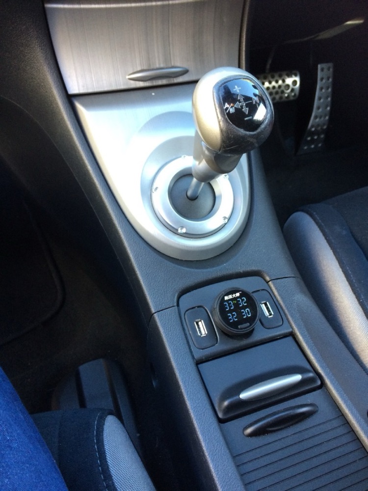 Honda Civic 2006 merkez konsol USB portları