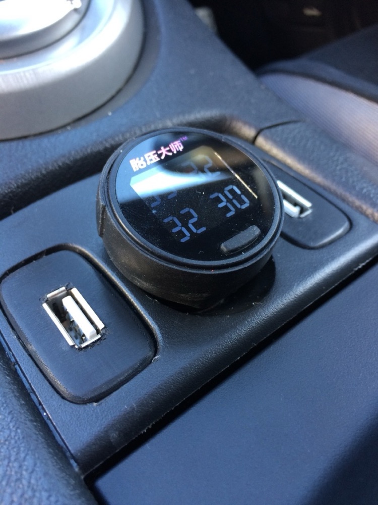 Honda Civic 2006 merkez konsol USB portları görsel 2