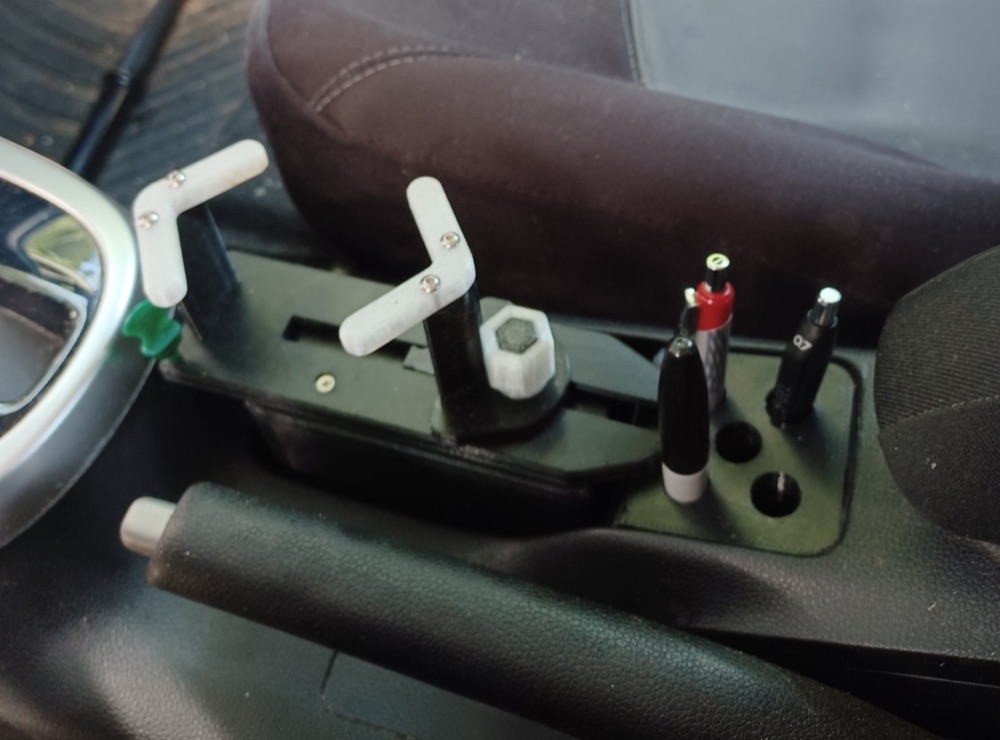 Honda Fit ayarlanabilir bardak ve kalem tutucu