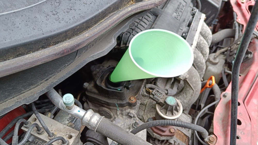 Honda Fit/Jazz yağ doldurma hunisi