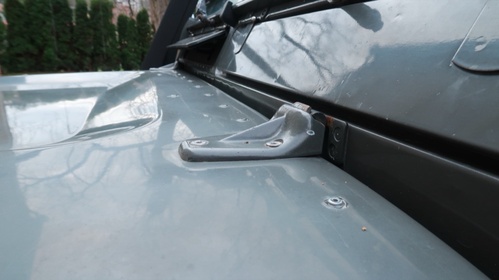Land Rover Defender kaput menteşe burcu