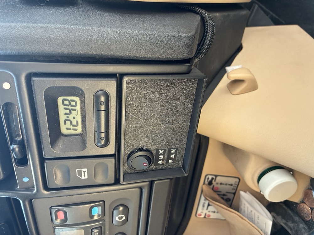 Land Rover Discovery 2 küllük/boş yuva kapak parçası görsel 2