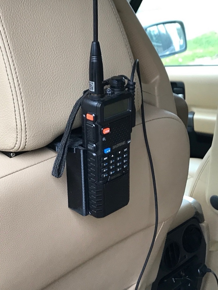 Land Rover LR3 BaoFeng UV-5R tutucu montajı