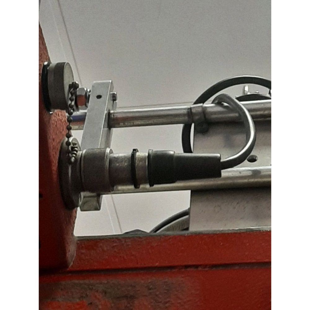 Mercedes 1224 Vida Kapağı Tutucusu görsel 3