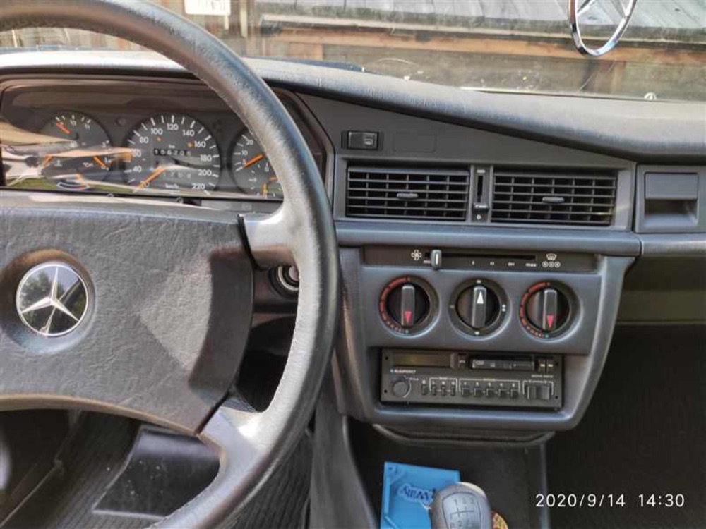 Mercedes 190E Blaupunkt Boston Radyo Tuşu görsel 3