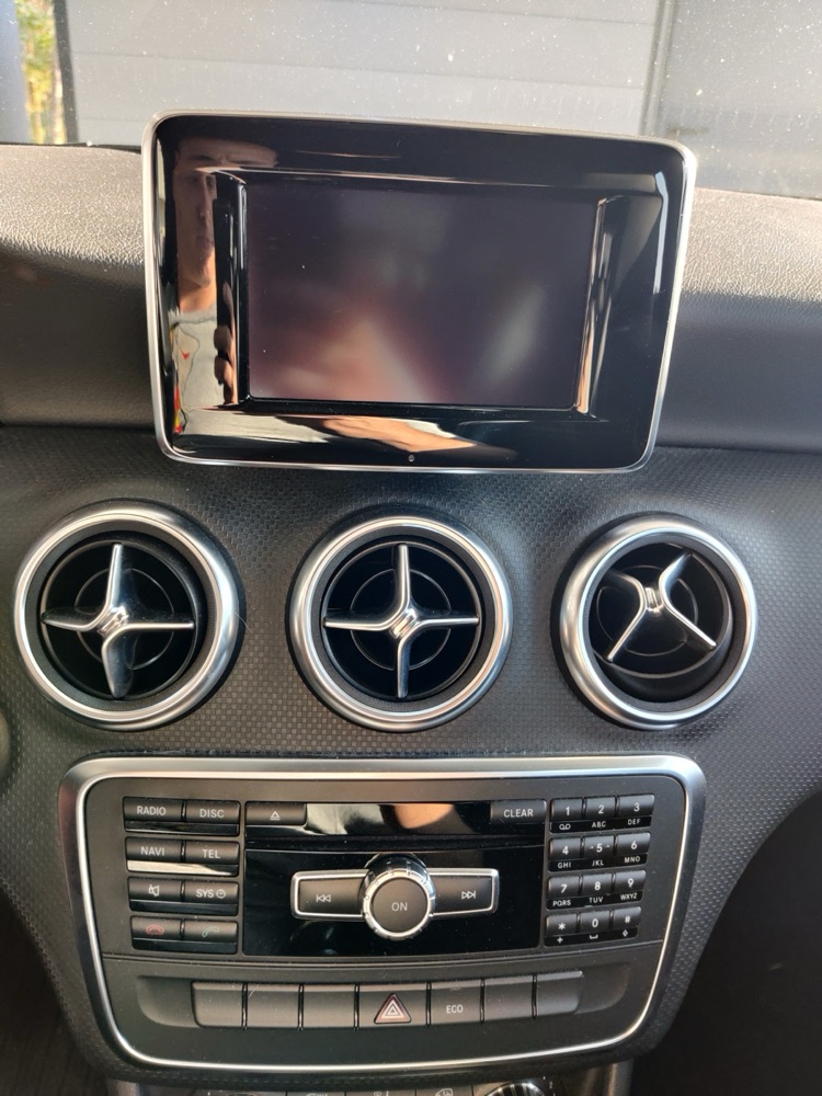 Mercedes A Serisi Yuvarlak Havalandırma Uyumlu Telefon Tutucu görsel 3