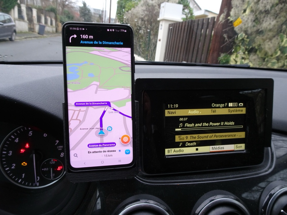 Mercedes B Serisi W246 Multimedya Ekranı Telefon Tutucu
