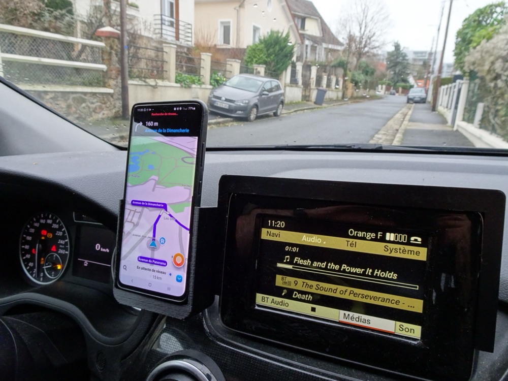 Mercedes B Serisi W246 Multimedya Ekranı Telefon Tutucu görsel 2