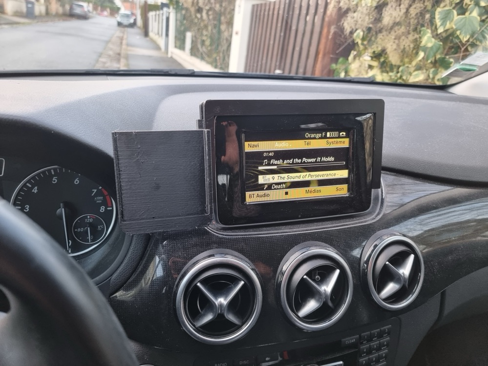 Mercedes B Serisi W246 Multimedya Ekranı Telefon Tutucu görsel 3