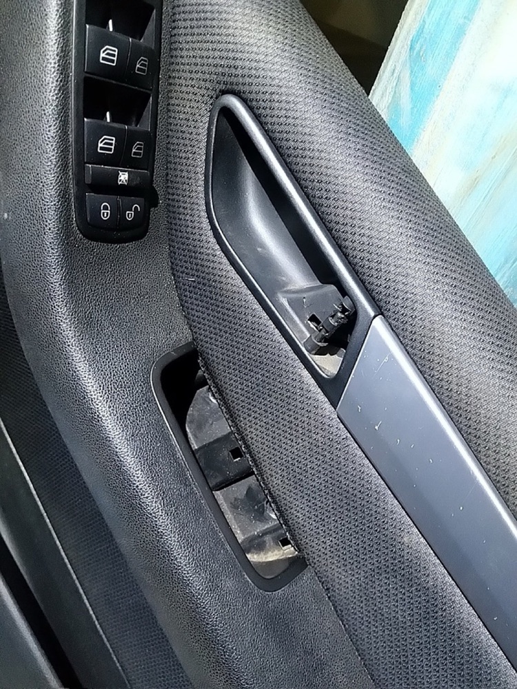 Mercedes-Benz B-Serisi İç Kapı Kolu görsel 3
