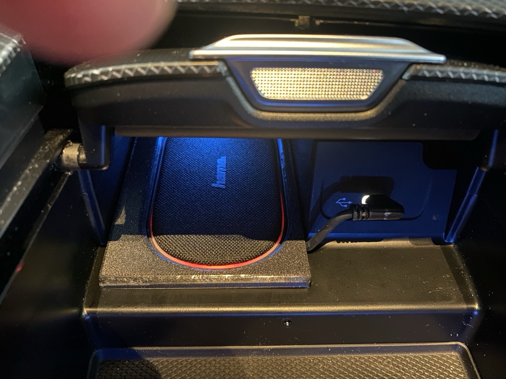 Mercedes C-Class (W206) Kablosuz Şarj Çerçevesi görsel 2