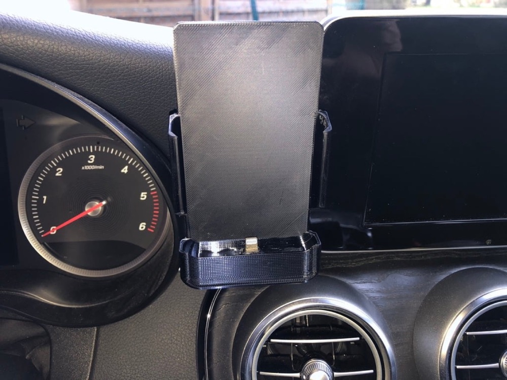 Mercedes C-Serisi W205 ve GLC X253 Uyumlu iPhone 8 Telefon Tutucu
