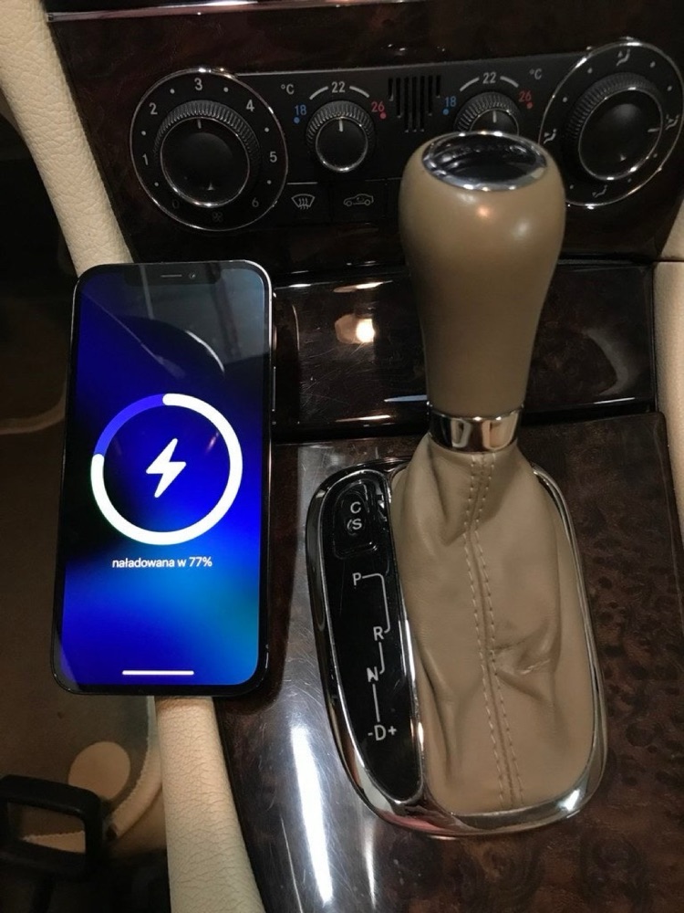 Mercedes CLK MagSafe Uyumlu Araç Telefon Tutucu Aparatı