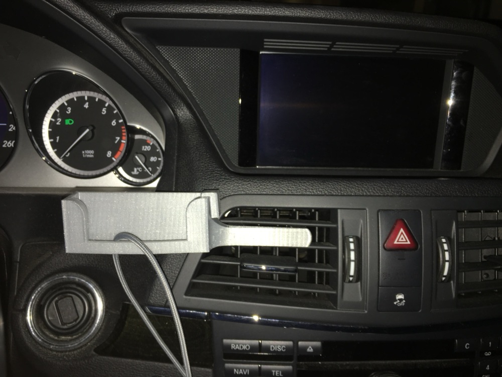 Mercedes E-Serisi (W212 / C207) Havalandırma Telefon Tutucu