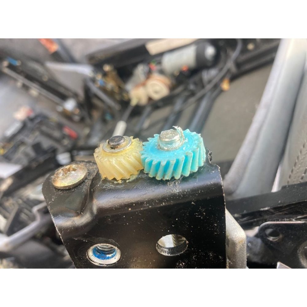 Mercedes R129 Koltuk Başlık Ayar Dişlisi