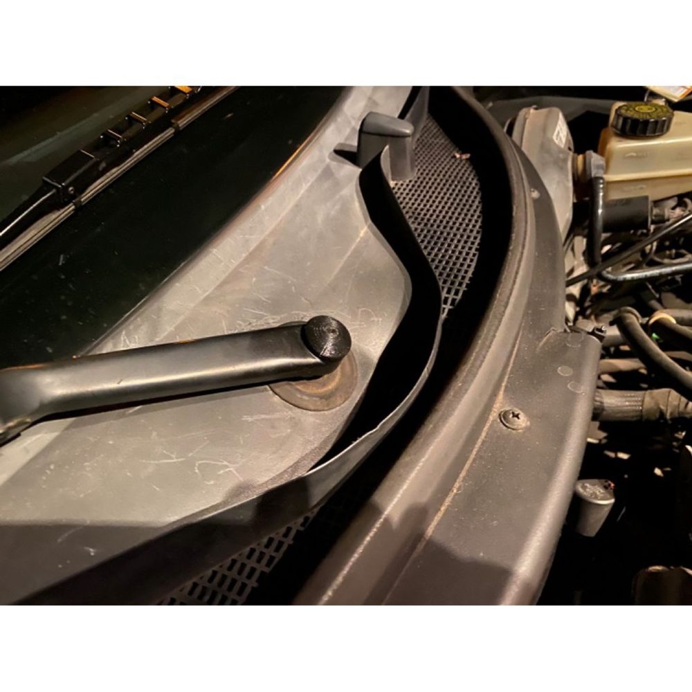 Mercedes R170 Silecek Kolu Vida Kapağı görsel 2
