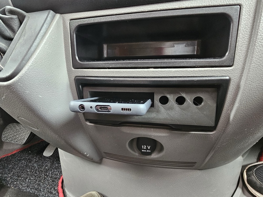 Mercedes Sprinter 906 Telefon Tutucu Bölmesi