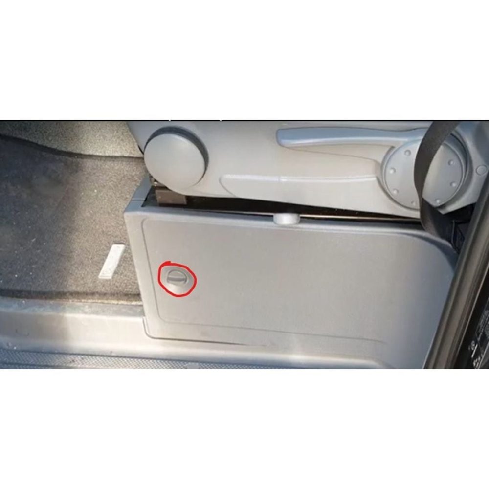 Mercedes Viano W639 Akü Kapağı Kelebek Somunu görsel 2