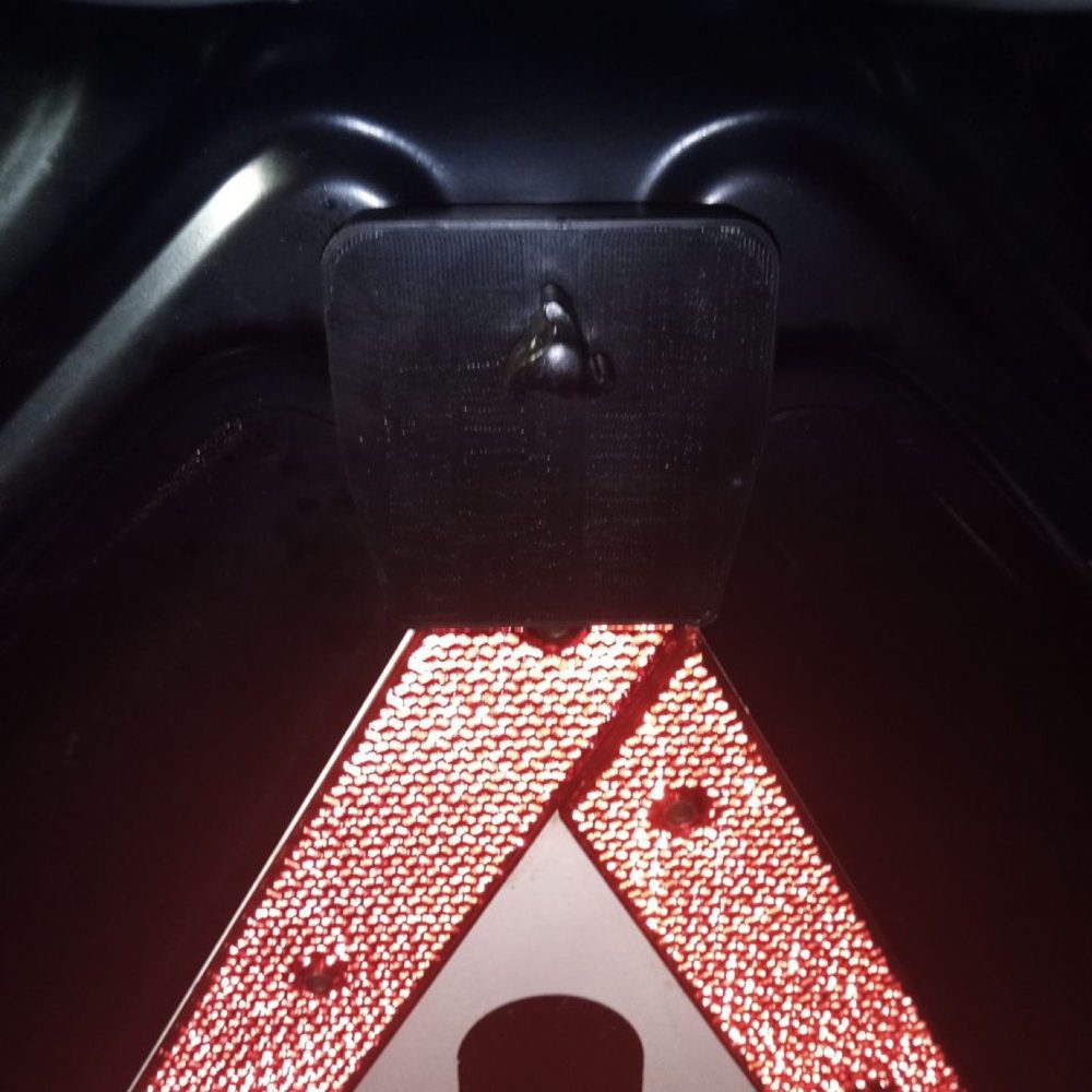 Mercedes W116 Bagaj Üçgen Reflektör Tutucusu