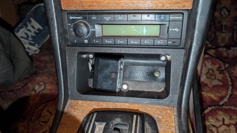 Mercedes W123 Küllük İptal ve Konsol Gözü Dönüştürücü görsel 4