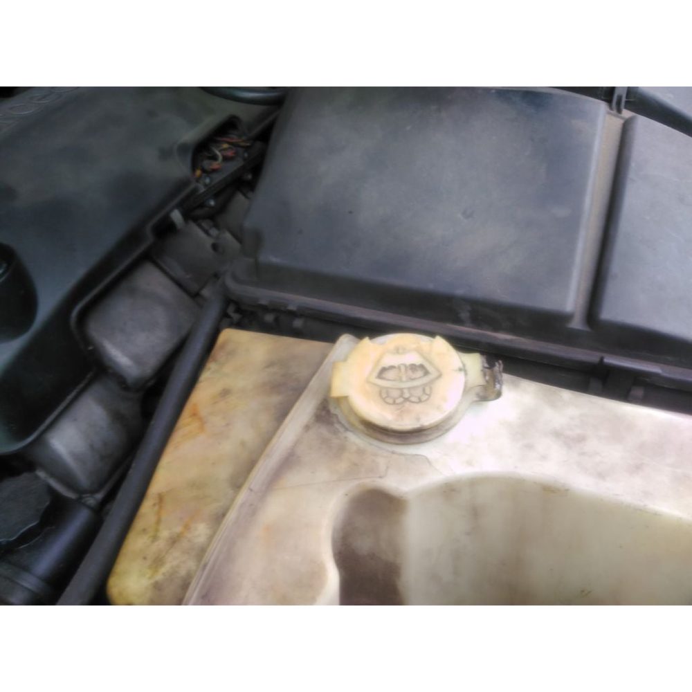 Mercedes W163 Cam Suyu Kapağı görsel 3