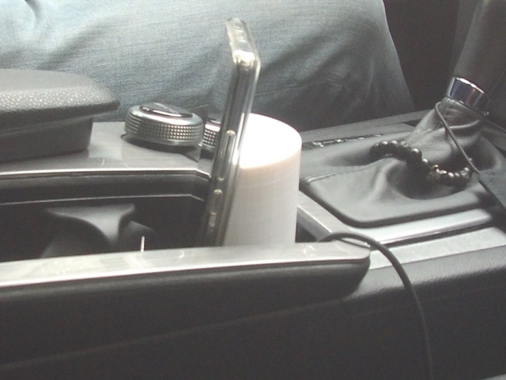 Mercedes W204 Uyumlu Bardaklık İçi Telefon Tutucu ve Kablosuz Şarj Standı
